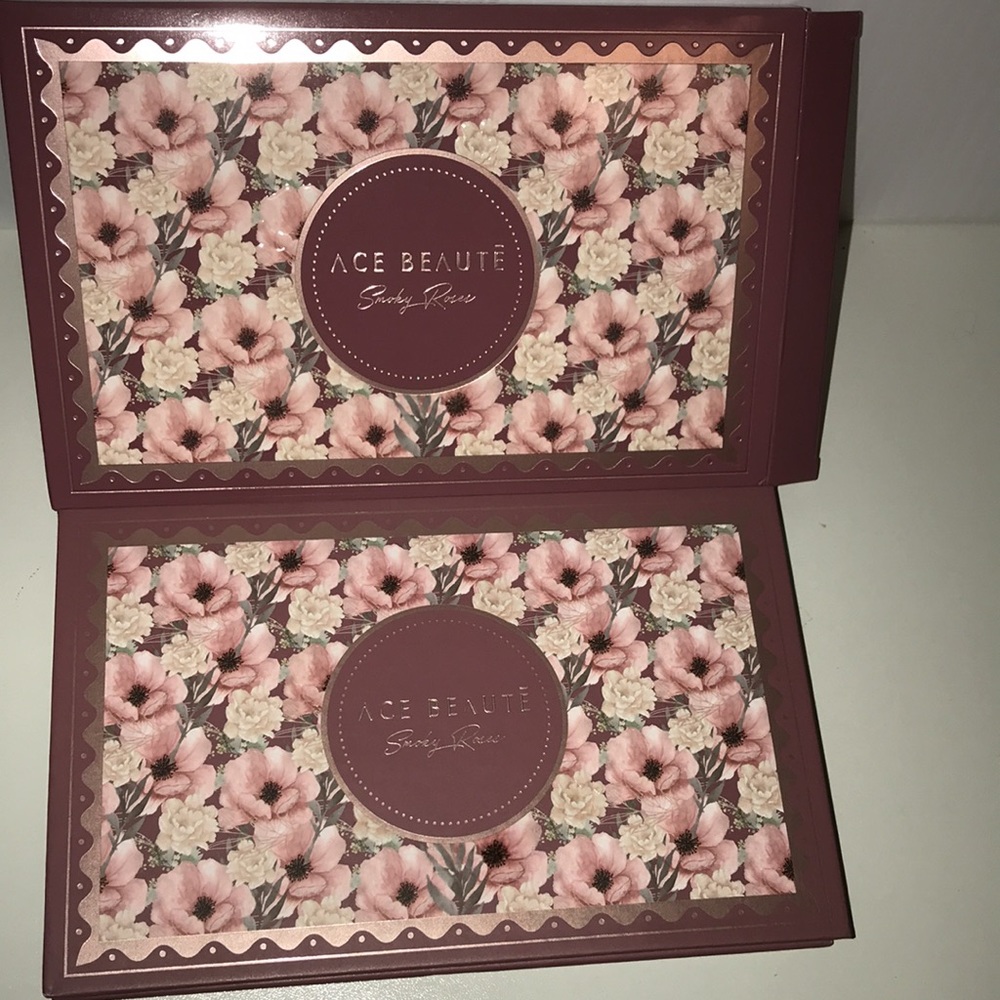 Ace Beaute Smoky Roses Eyeshadow Palate - Picture 3 of 4